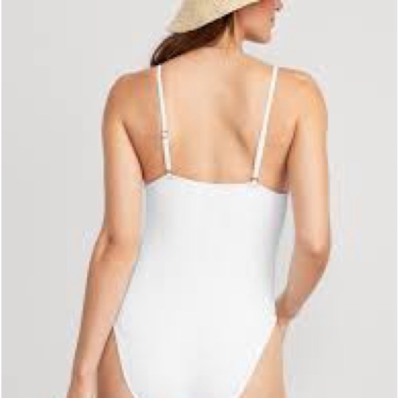 NWT Old Navy Eyelet-Embroidered V-Neck Ruffle-Trimmed One-Piece Swimsuit Sz M - Picture 2 of 6